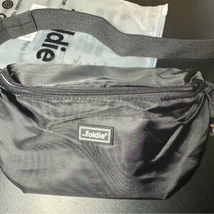 The Foldie crossbody -BLACK